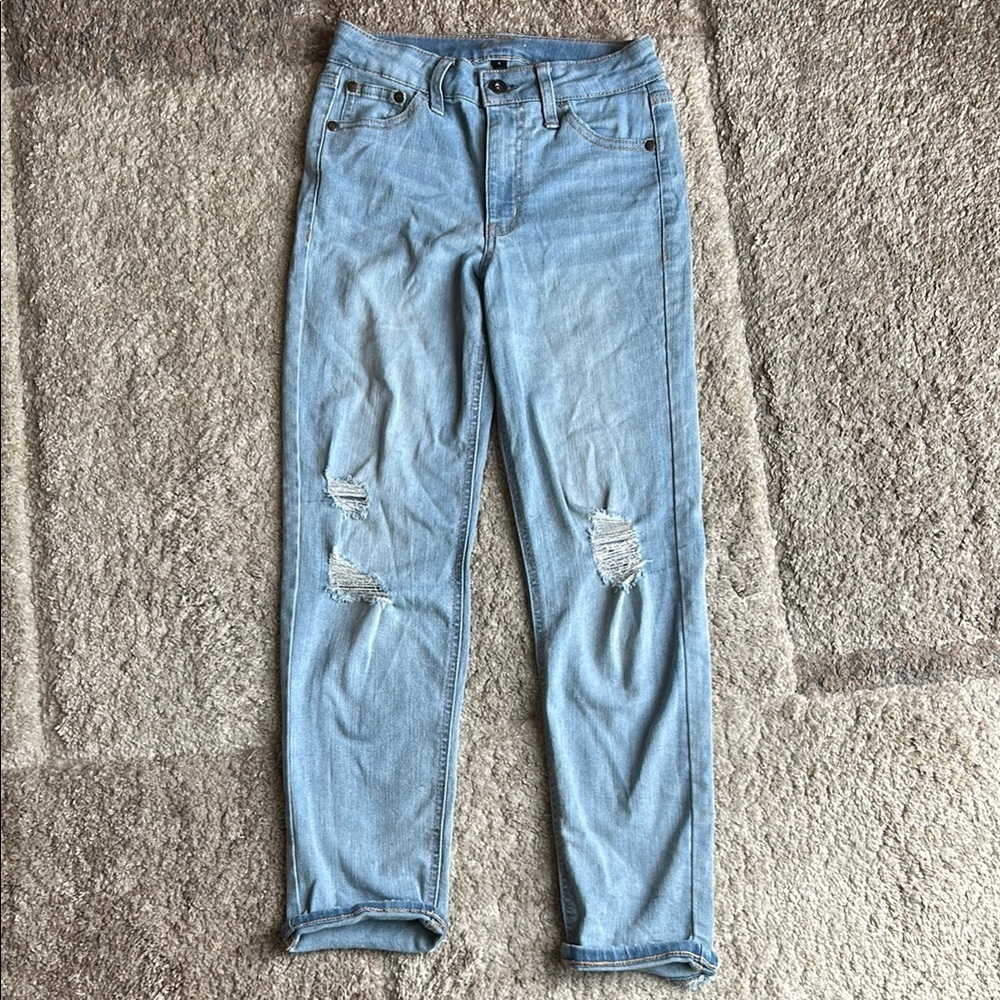 Art Class Blue Light Wash Distressed Jeans​